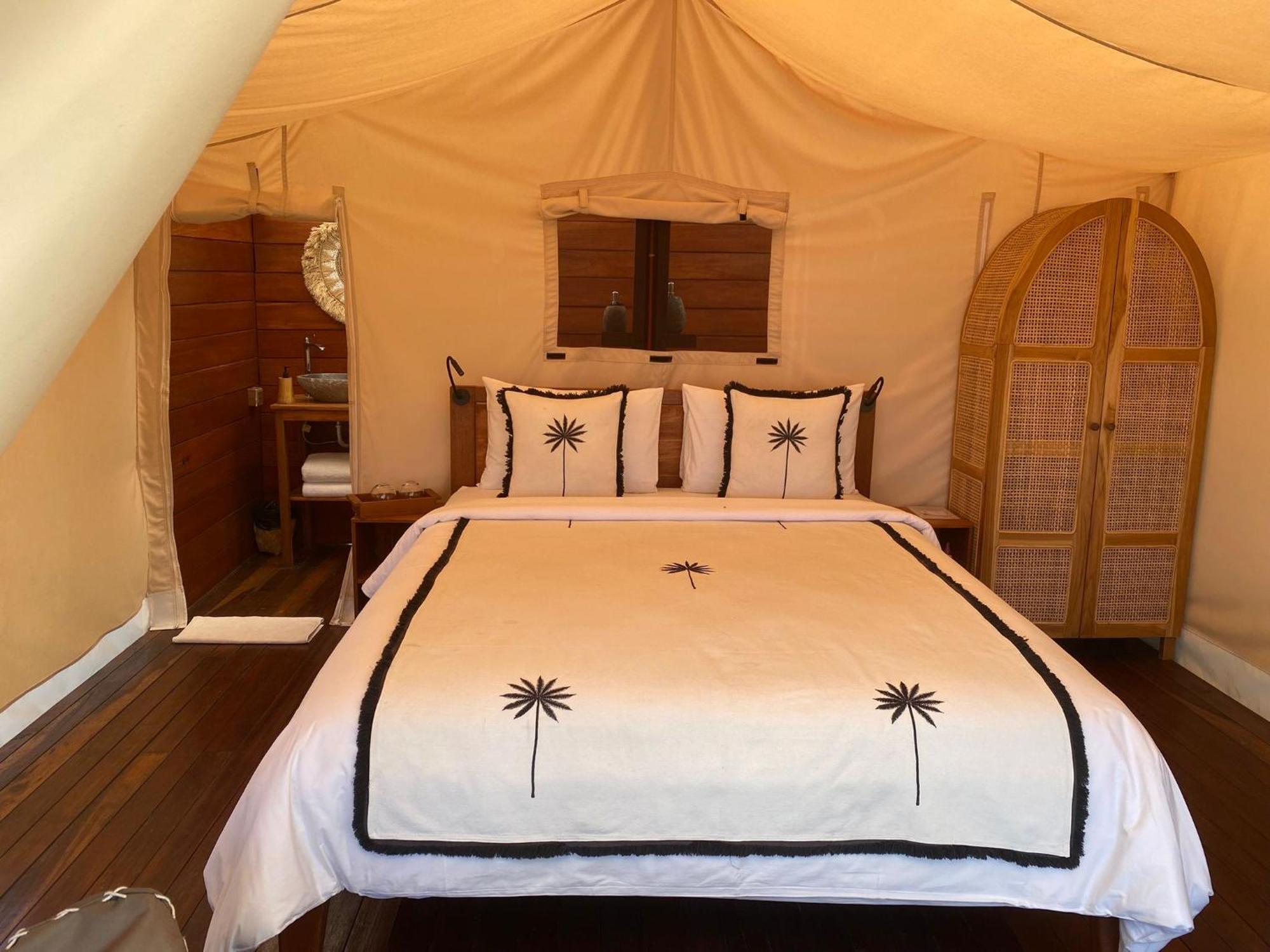 Bali Cliff Glamping Hotel Seraya ภายนอก รูปภาพ